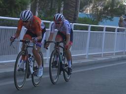 Marianne Vos in de achtervolging in de straten van Doha