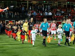 PSV krijgt straf na kwetsende spreekkoren aan het adres van arbiter Danny Makkelie (foto: VI Images)