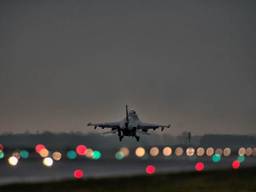 Sidney Plankman van de Koninklijke Luchtmacht over de avondvluchten van F-16's boven Brabant.
