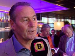 Huub Stevens presenteerde vol trots zijn biografie 'Nooit opgeven'