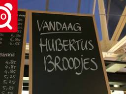 Hubertusbroodjes te koop in Tilburg. (foto: Jos Verkuijlen)