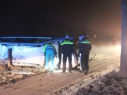 De auto belandde op de zijkant. (Foto: SK-Media)