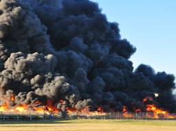 Grote brand bij kunststofgroothandel in Waalwijk. Foto: Marvin Doreleijers / FBMB