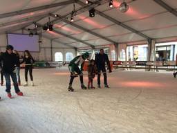 Blinden op de schaatsbaan: 'Fijn dat je nu niemand omver kunt schaatsen'