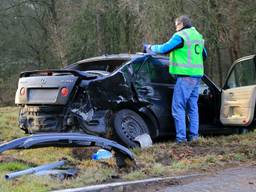 De bestuurder van de auto ging er vandoor. (Foto: Harrie Grijseels/SQ Vision)