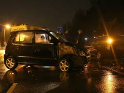 De twee auto's raakten zwaar beschadigd. (Foto: Christiaan Traets/SQ Vision)