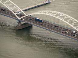 De vervanging van de Merwedebrug kost 56 miljoen euro meer dan begroot. (Foto: ANP)