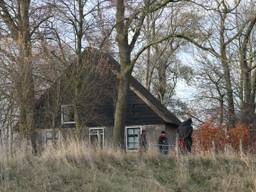 Rechereche bij het huisje in Hooge Zwaluwe (Foto Mathijs Bertens/ Stuve fotografie) 