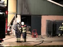 De brandweer bluste het vuur. (Foto: Bernt van Dongen/FPMB)