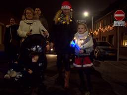 Een gezellige lichtjesoptocht moet Tilburgse Vogeltjesbuurt van slecht imago afhelpen