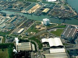 De zeehaven  van Moerdijk.