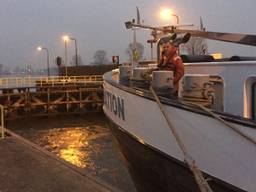 Alle schepen kunnen weer over de Maas, water weer op peil