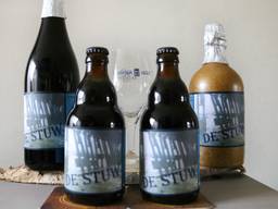 Herinneringsbier De Stuw voor het scheepsongeluk bij Grave