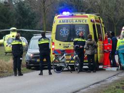 Onderzoek na vondst gewonde man (foto: Harm van Leuken/SQ Vision).