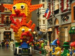 De carnavalsoptocht in LEGO. (Beeld: filmpje Dennis Beelen)