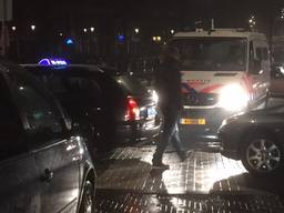 Kruispunt bij de havenbrug volledig geblokkeerd, politie hield toezicht