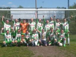 Een oude teamfoto van asv Dronten 9. (Foto: Gert Talens)