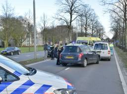 kind meegesleurd door auto vader
