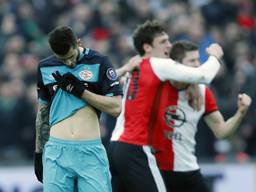 Gaston Pereiro treurt in de Kuip (foto: VI Images)