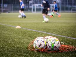 Training bij voetbalclub Bladella (foto: Rob Engelaar)