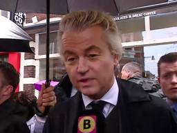 Het is druk in Breda, want Geert Wilders loopt door de straten