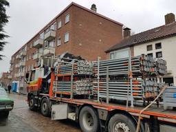 In Breda is begonnen met het stutten van de onveilige balkons