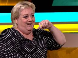 Christel de Laat op de bank bij KRAAK.