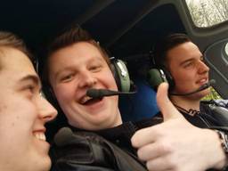 De jongens in de helikopter