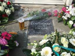 Bloemen en bier voor omgekomen Lou Herst