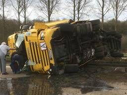 De E34 is vanwege het ongeluk in beide richtingen dicht.  (Foto: VID)