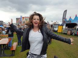 Maartje Heldoorn is dolblij op Paaspop. (foto: Tom van der Meer)