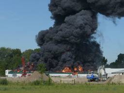 Vanuit de lucht is de ravage na de brand goed te zien. 