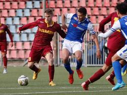 De Dijk-spits Dennis Kaars dit seizoen in actie tegen Jong FC Den Bosch (foto: OrangePictures).