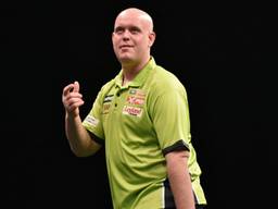 Michael van Gerwen is lekker bezig in de Premier League (foto: VI Images)