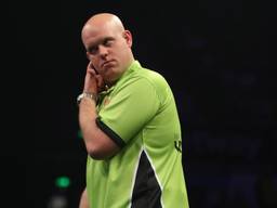 Een vertwijfelde blik bij Michael van Gerwen. (Foto: Lawrence Lustig/PDC)Michael van Gerwen)