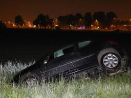 De bestuurder kon de auto zelf verlaten. (Foto: Erik Haverhals)