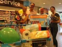 De familie van Hoogstraten net na hun 1 minuut winkelen (Foto: Albert Heijn Waalre)