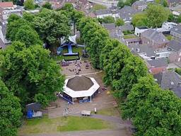 Muziekfeest op het Plein in Hilvarenbeek (foto: SterrenNL)