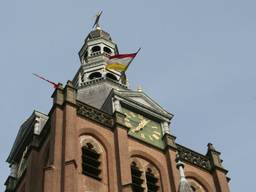 Niet de vaderlandse vlag aan de Sint-Jan. (archieffoto: Omroep Brabant)