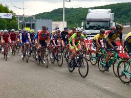 Renners op de stuwdam van La Gileppe. (foto: Twan Spierts)