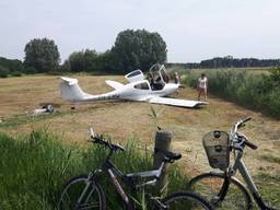 Het vliegtuig is gecrasht bij het Helvoirts Broek. (Foto: Jan Pijnenburg)