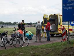 Een oudere fietser werd aangereden toen hij bij Haarsteeg de weg op moest (Foto; FPMB Anja van Beek)