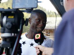 Derrick Luckassen wordt in Zwitserland geïnterviewd door Omroep Brabant-verslaggever Paul Post (foto: VI Images)