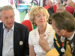 Braks droeg met trots het gildeschild (foto: Gilde St. Anthonius en St. Barbara)