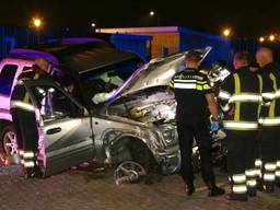 De auto raakte zwaar beschadigd. (Foto: Sander van Gils/SQ Vision)