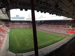 Het veld in het Philips Stadion (Foto: Twitter @PSV)