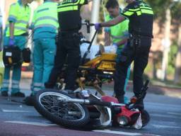 De motorrijder ging met spoed naar het ziekenhuis. Foto: Jeroen Stuve / Stuve fotografie
