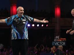 Phil Taylor was in de vorige ronde te sterk voor Raymond van Barneveld (foto: VI Images).