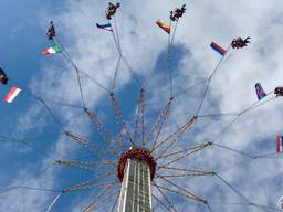 De hoogste zweefmolen ter wereld in Uden (foto: Twan Spierts)