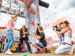 Toon vraagt zijn Gemke ten huwelijk. (Foto: Zwarte Cross)